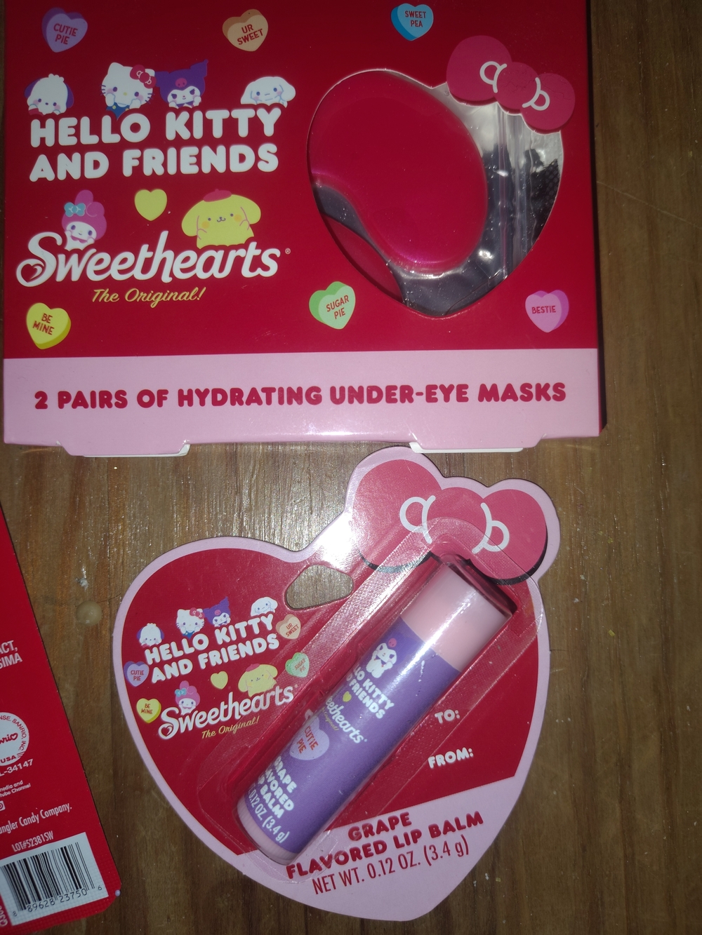 Hello Kitty Sweethearts Lip Balm & Hydrating Masks - Pink/Red - Picture 4 of 9